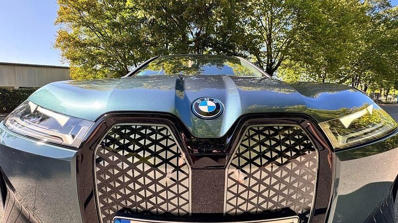 Gebraucht 2021 BMW iX Sport Line SUV | 49.800 € (Teuer) - Bild 1/4