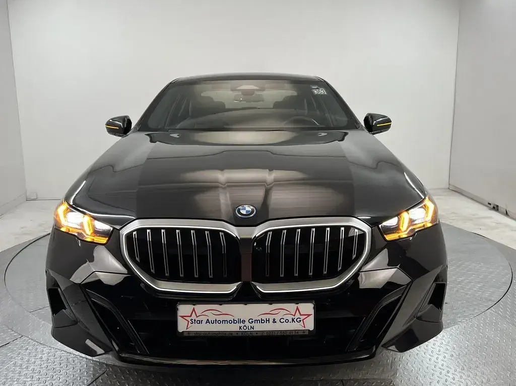 Gebraucht BMW 530e M Sport 299 PS (219 kW) 2026 Schwarz Limousine