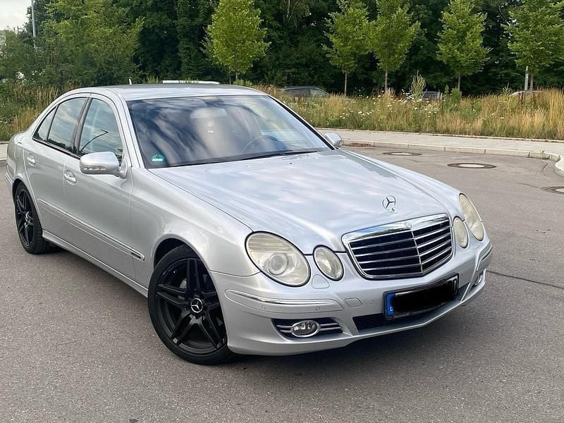 Silber Gebraucht 2006 Mercedes E280 Avantgarde Limousine | 6.600 € - Bild 1/4
