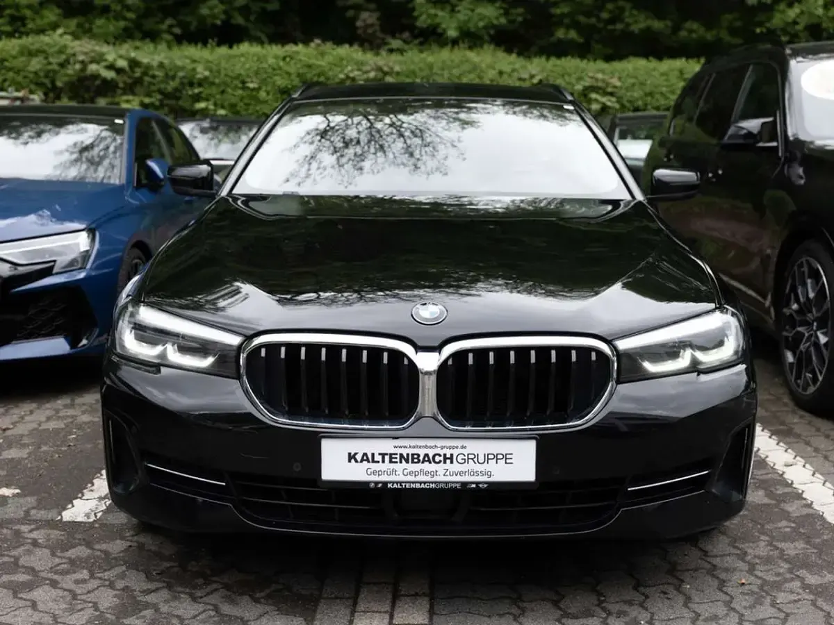 Używany BMW 520 Efficient Dynamics 190 KM (139 kW) 2023 Czarny Kombi