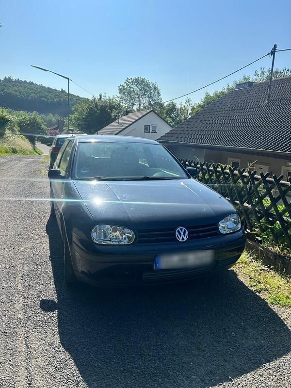Schwarz Gebraucht 2004 VW Golf IV Kleinwagen | 900 € (Guter Preis) - Bild 1/4