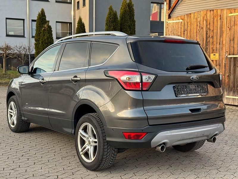 Gebraucht Ford Kuga Titanium 179 PS (131 kW) 2018 Grau SUV