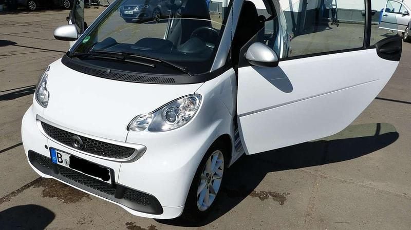 Weiß Gebraucht 2014 Smart ForTwo Coupé Coupé | 6.500 € (Fairer Preis) - Bild 1/4