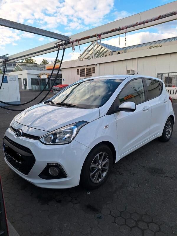 Weiß Gebraucht 2014 Hyundai i10 Kleinwagen | 5.999 € (Teuer) - Bild 1/4