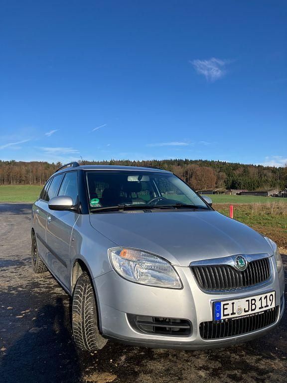 Silber Gebraucht 2008 Skoda Fabia Kombi | 2.150 € (Fairer Preis) - Bild 1/4