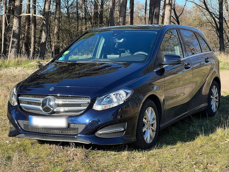 Gebraucht Mercedes B160 103 PS (75 kW) 2017 Blau Van / Kleinbus