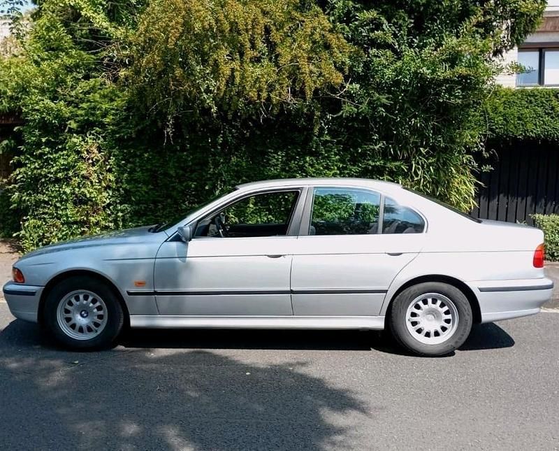 Silber Gebraucht 1998 BMW 523 Limousine | 2.950 € (Fairer Preis) - Bild 1/4