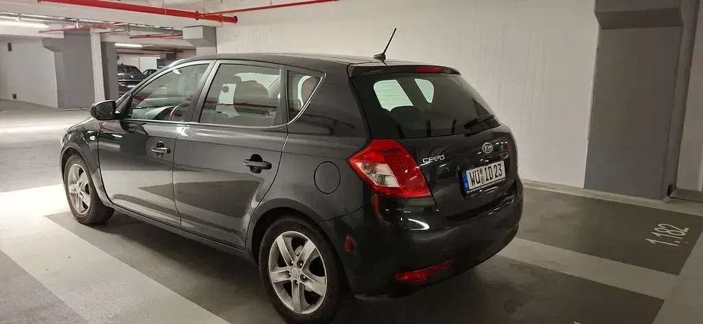Gebraucht Kia Ceed 90 PS (66 kW) 2012 Schwarz Kleinwagen