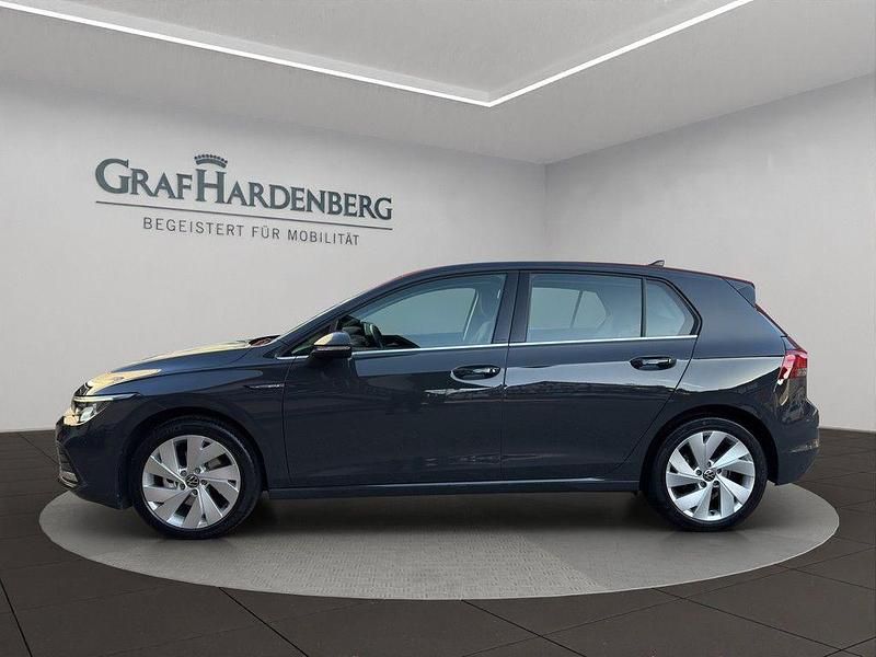 Gebraucht VW Golf VII Style 150 PS (110 kW) 2021 Uranograu Kleinwagen