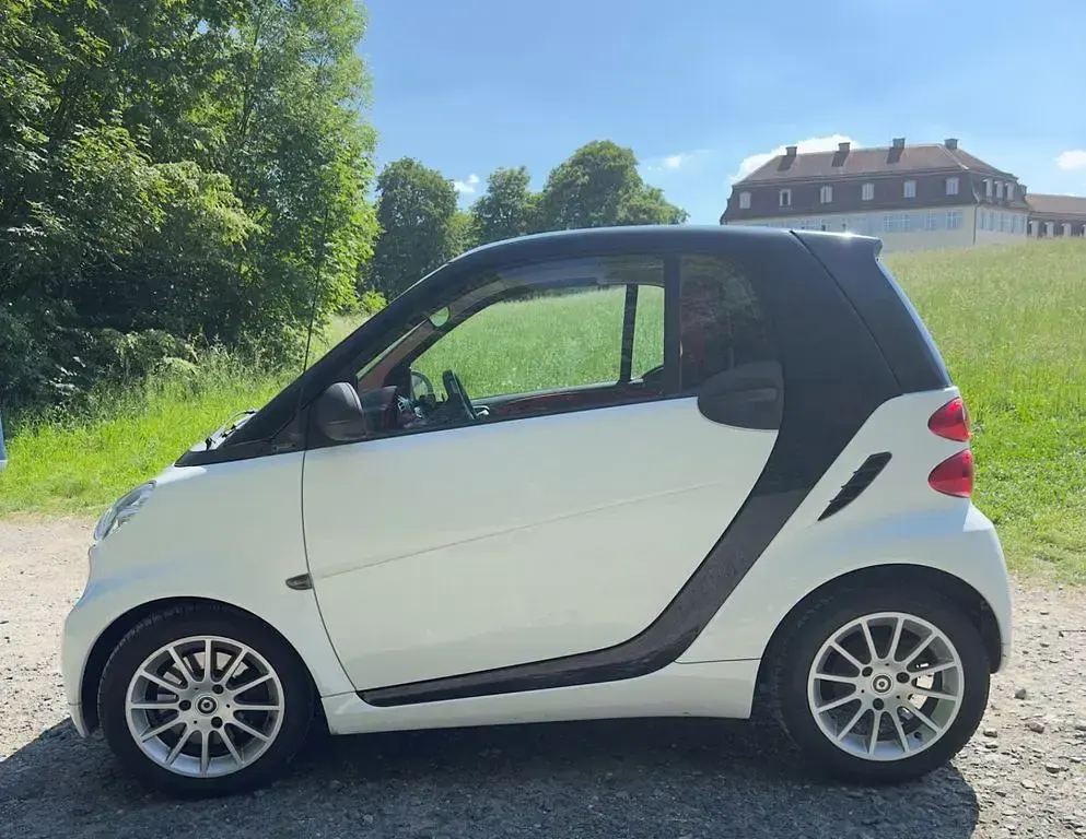 Gebraucht Smart ForTwo Coupé 84 PS (61 kW) 2011 Weiß Coupé