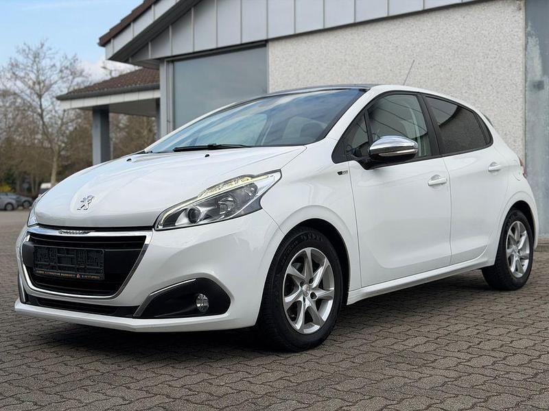 Gebraucht Peugeot 208 Active 99 PS (72 kW) 2017 Weiß Kleinwagen