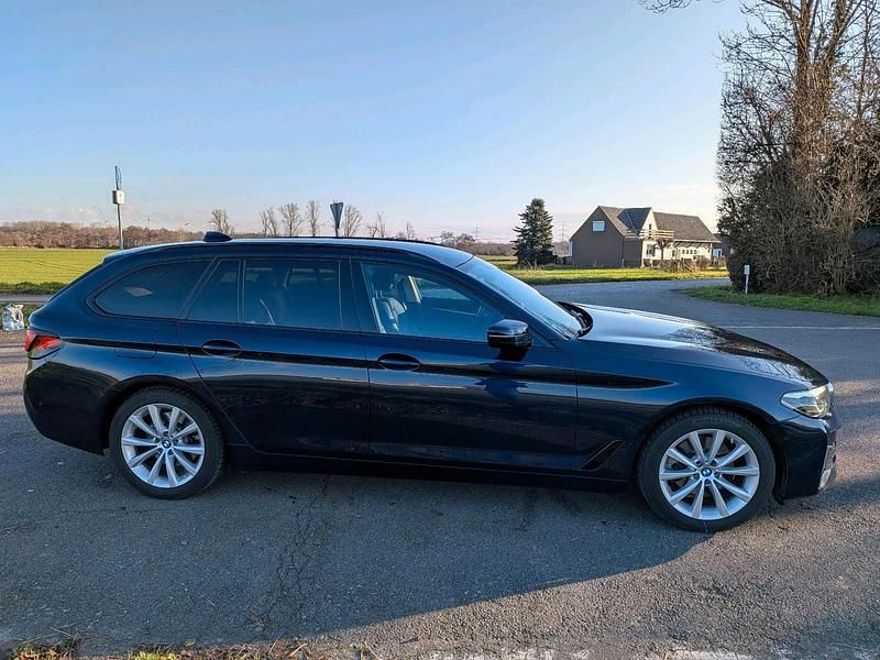 Gebraucht BMW 520 Luxury Line 190 PS (139 kW) 2021 Blau Kombi