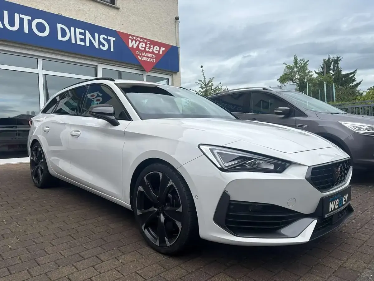 Gebraucht Cupra Leon VZ 300 PS (220 kW) 2024 "candy" weiss Kombi