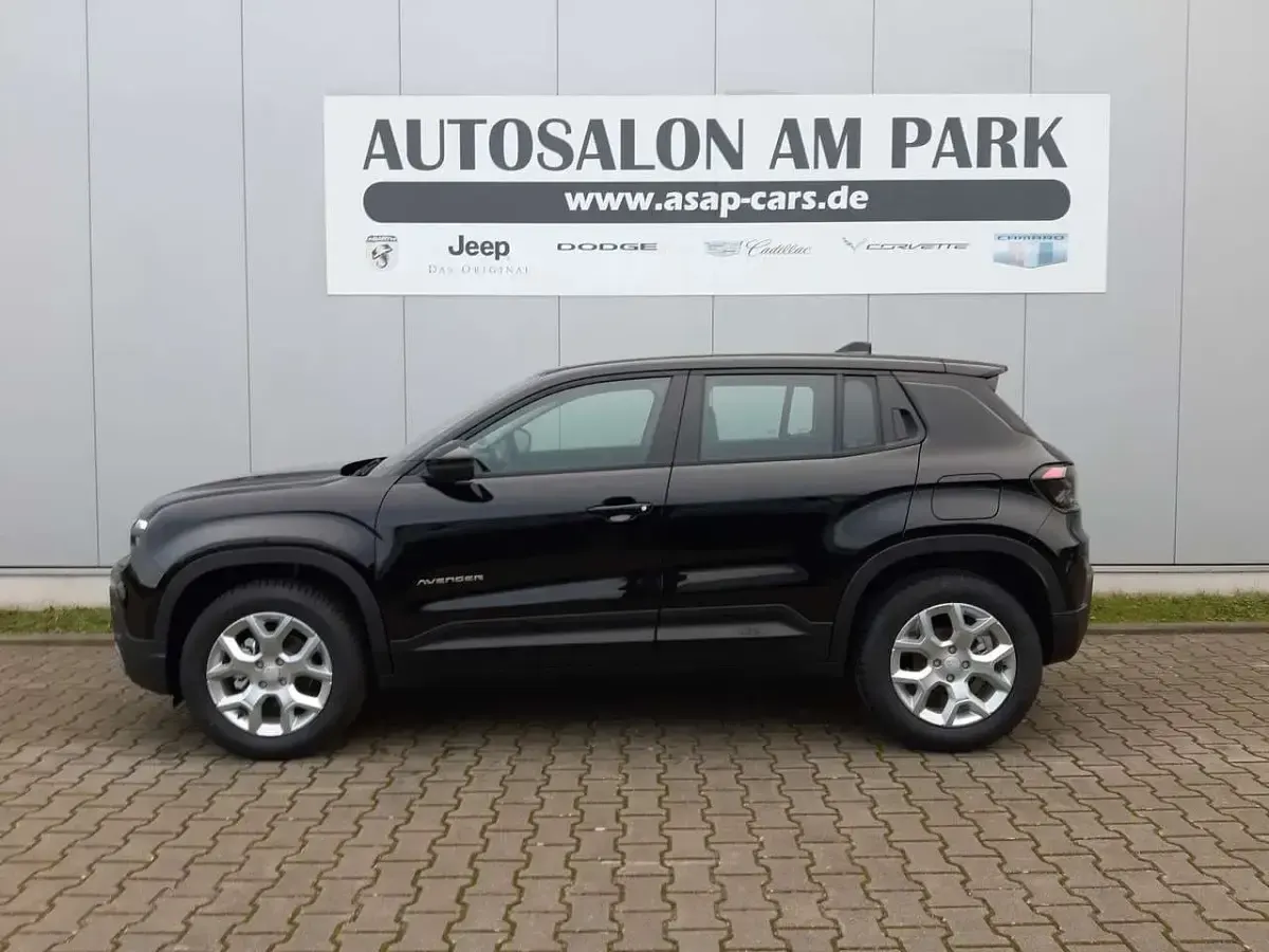 Neu Jeep Avenger Altitude 101 PS (74 kW) 2025 Volcano black SUV