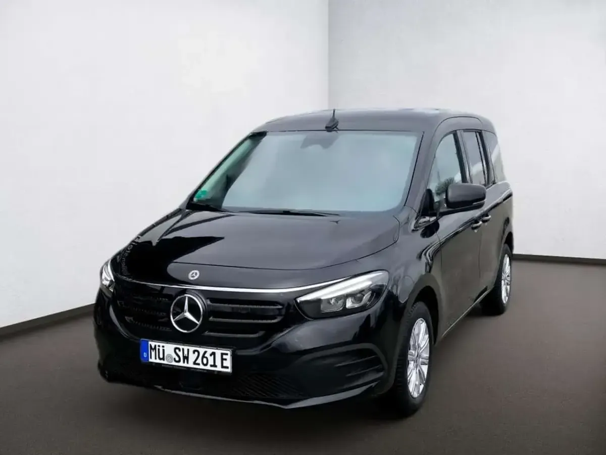 Gebraucht Mercedes EQT200 89 kW (122 PS) 2024 Schwarz Van / Kleinbus