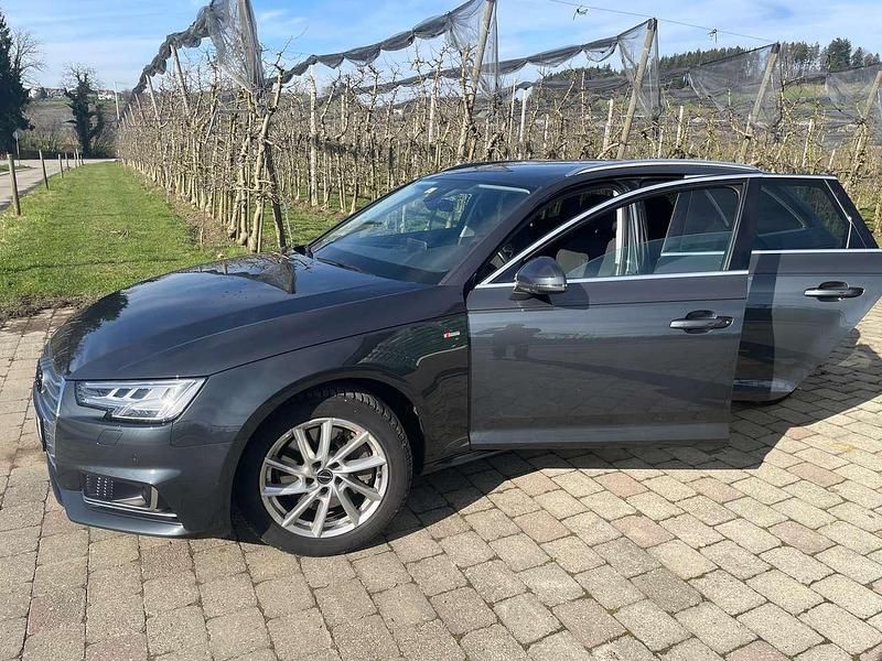 Grau Gebraucht 2018 Audi A4 Sport Kombi | 21.900 € (Fairer Preis) - Bild 1/4