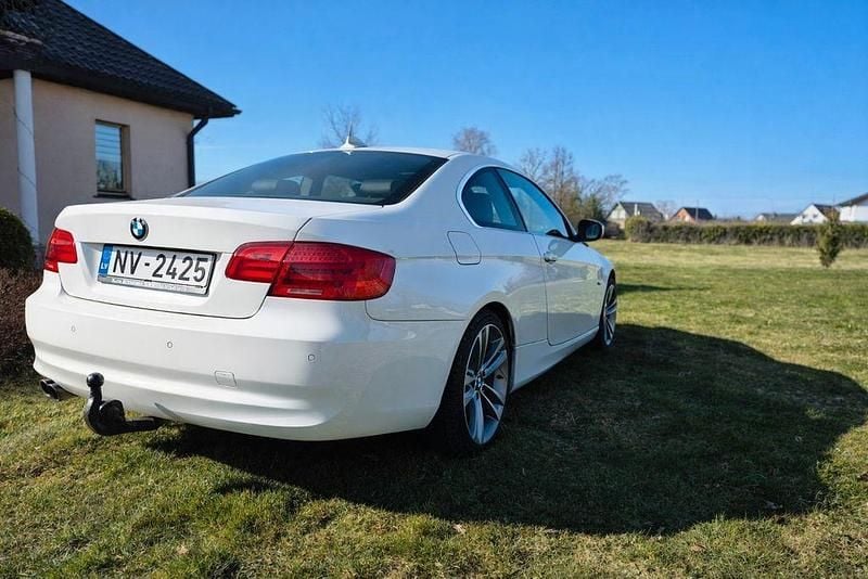 Używany BMW 330 Exclusive 245 KM (180 kW) 2013 Biały Coupe