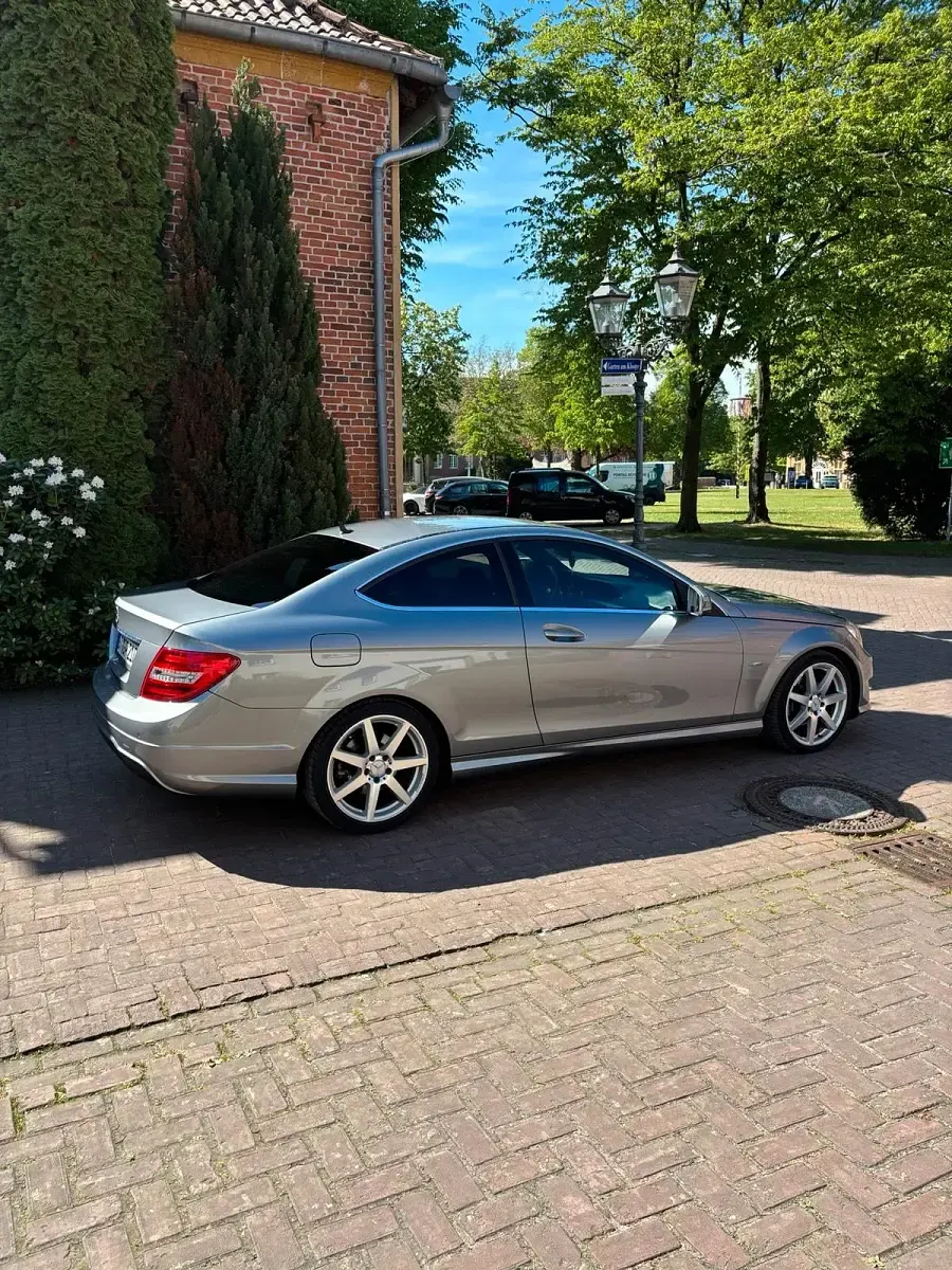 Gebraucht Mercedes C220 AMG 170 PS (125 kW) 2011 Grau Coupé