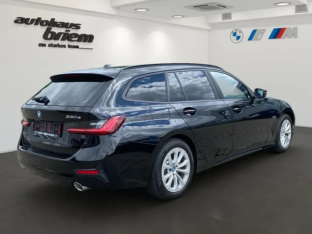 Gebraucht BMW 330e Advantage 292 PS (214 kW) 2022 Schwarz ii Kombi