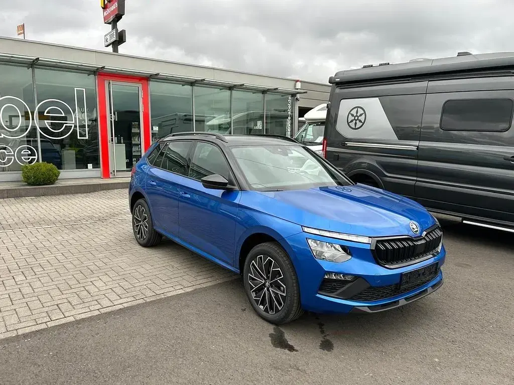 Neu Skoda Kamiq Sport 150 PS (110 kW) 2026 Raceblau metallic SUV