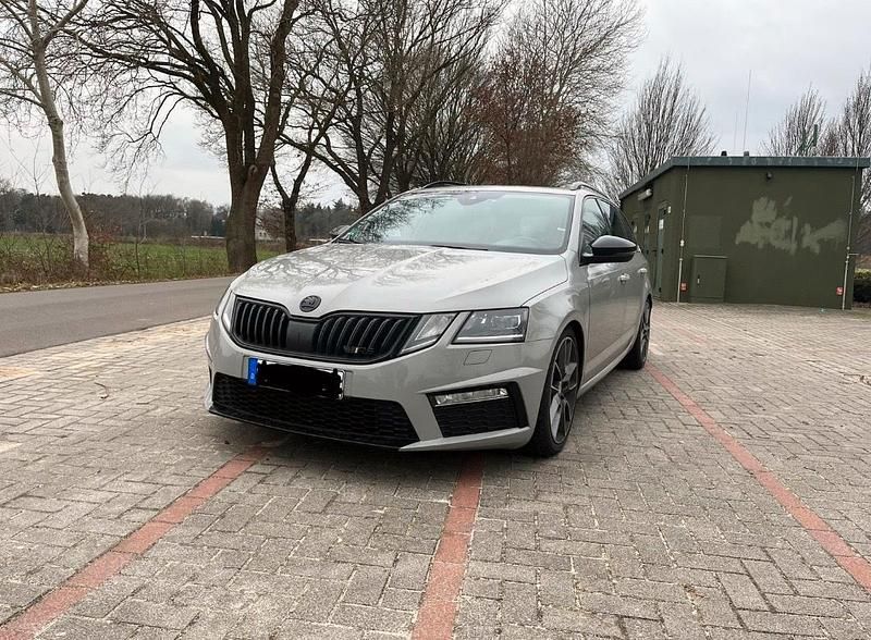 Grau Gebraucht 2017 Skoda Octavia RS Kombi | 15.500 € (Fairer Preis) - Bild 1/4