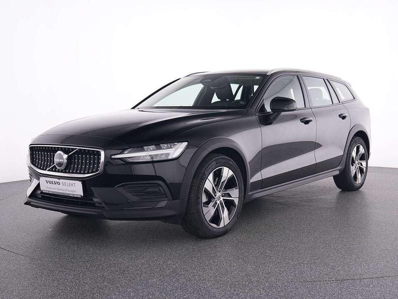 Gebraucht Volvo V60 CC Plus 197 PS (144 kW) 2023 Black solid stone / solid Kombi
