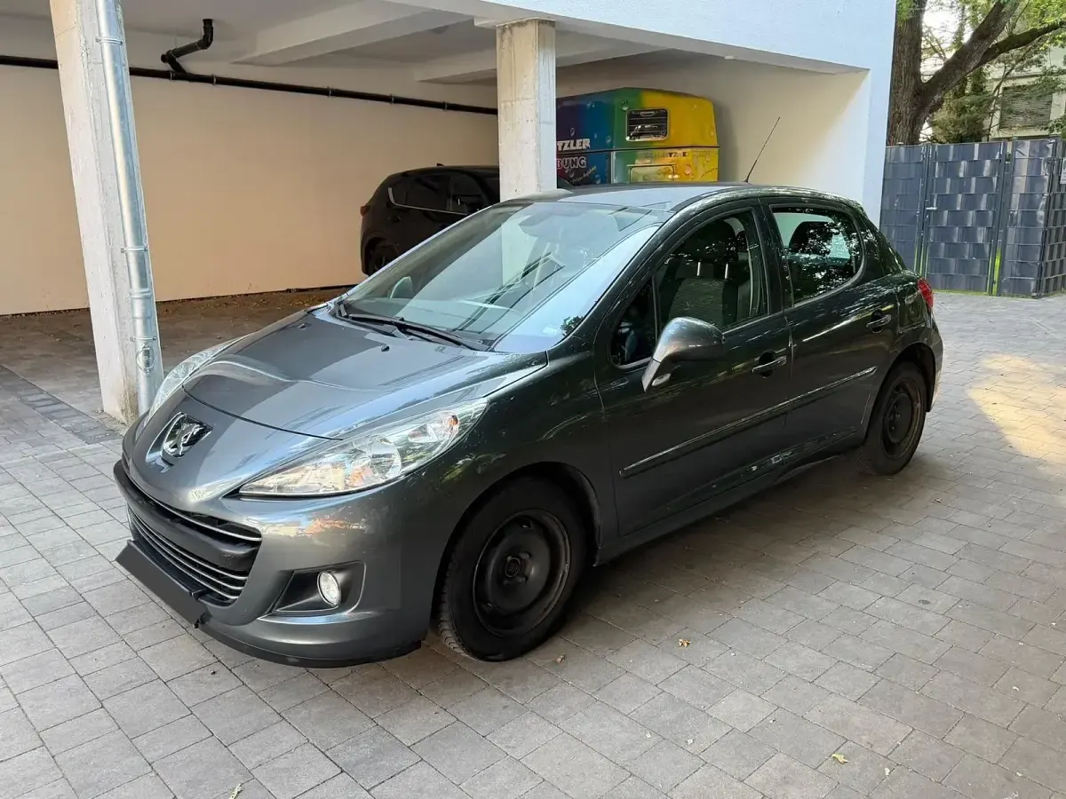Gebraucht Peugeot 207 95 PS (69 kW) 2011 Grau Limousine