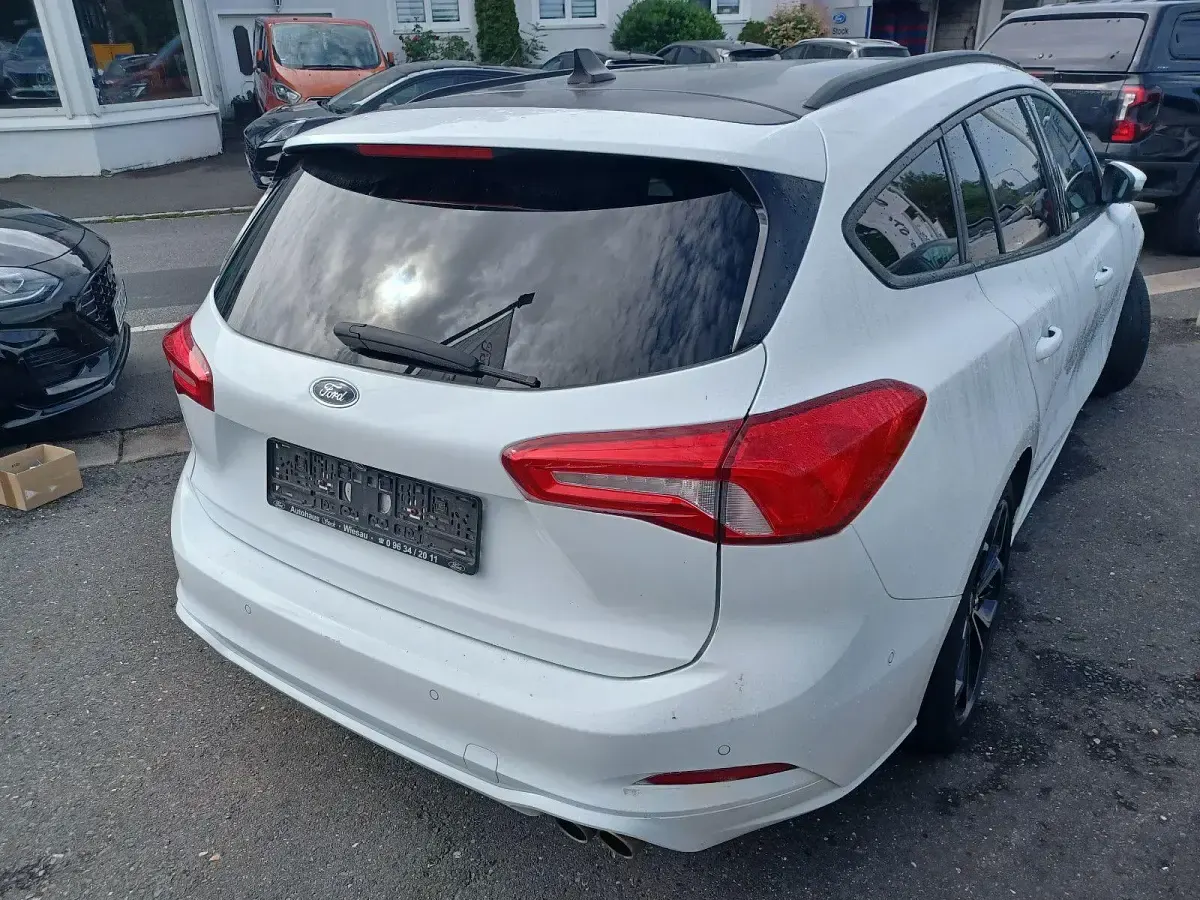 Gebraucht Ford Focus ST-Line 155 PS (114 kW) 2020 Weiß Kombi