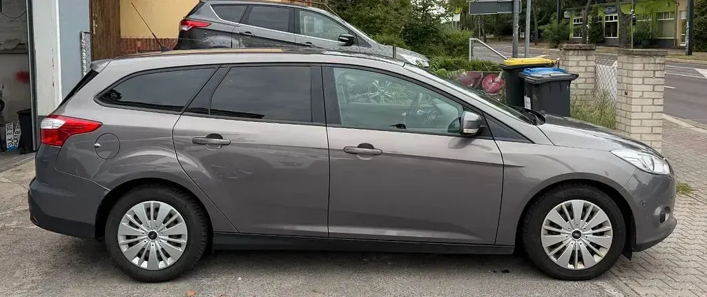 Gebraucht Ford Focus Champions Edition 116 PS (85 kW) 2013 Braun Limousine