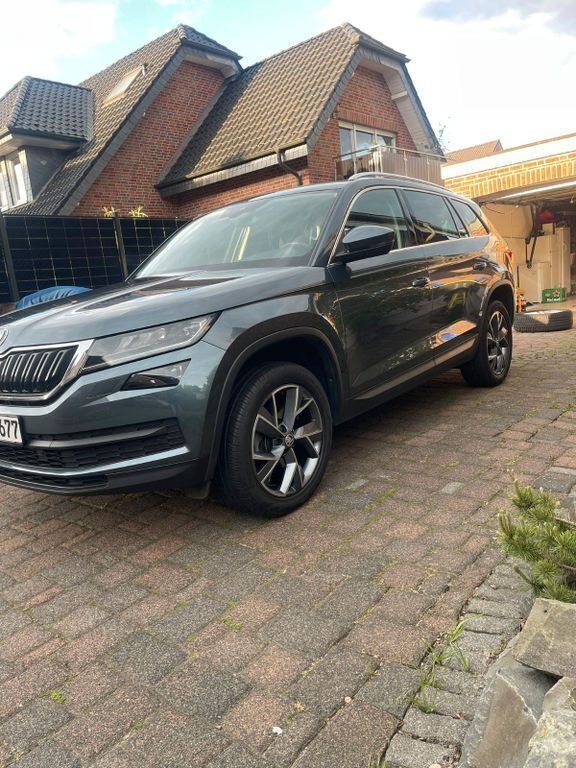 Grau Gebraucht 2019 Skoda Kodiaq Style SUV | 25.100 € (Fairer Preis) - Bild 1/4