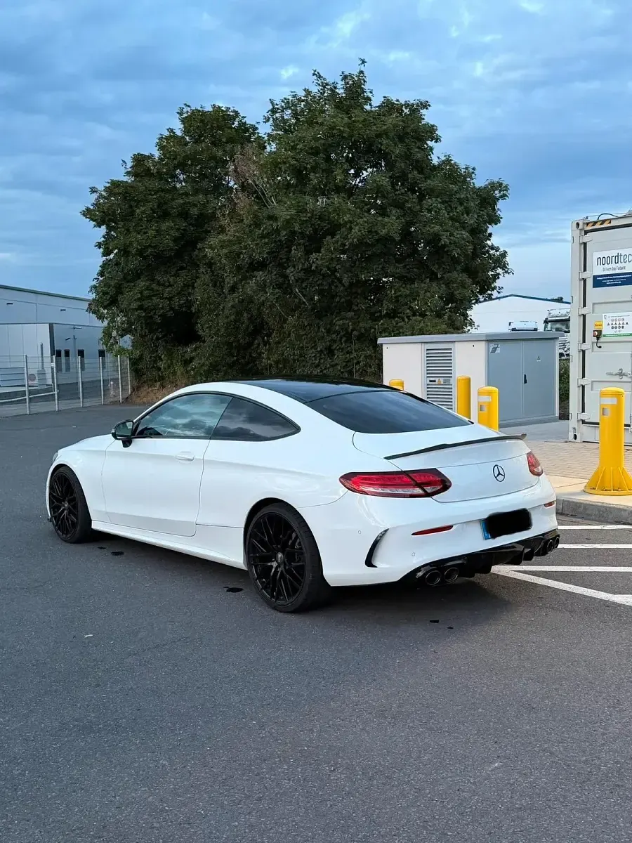 Gebraucht Mercedes C300 AMG 258 PS (189 kW) 2019 Weiß Coupé