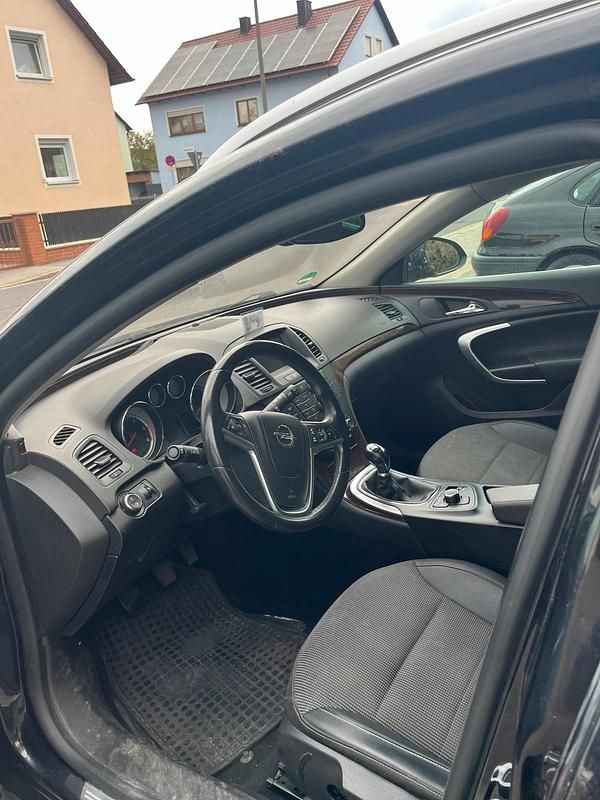 Gebraucht Opel Insignia 160 PS (117 kW) 2013 Schwarz Kombi