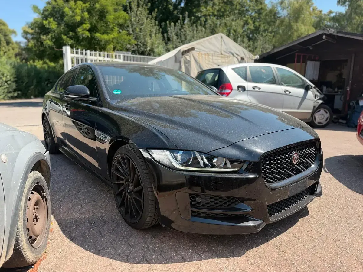Gebraucht Jaguar XE 163 PS (119 kW) 2015 Schwarz Limousine