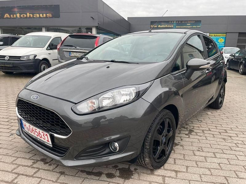 Gebraucht Ford Fiesta Celebration 101 PS (74 kW) 2016 Grau Limousine