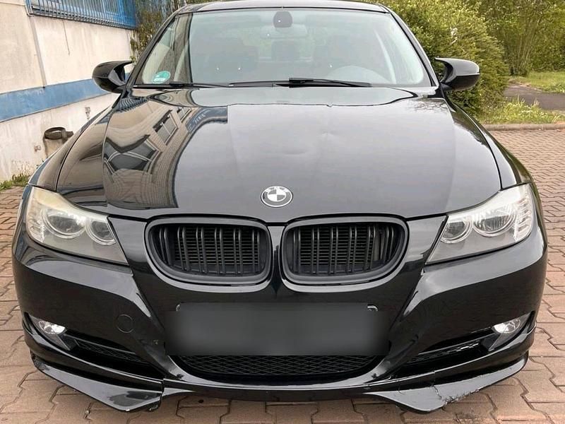 Schwarz Gebraucht 2010 BMW 318 Limousine | 1.990 € (Superpreis) - Bild 1/4
