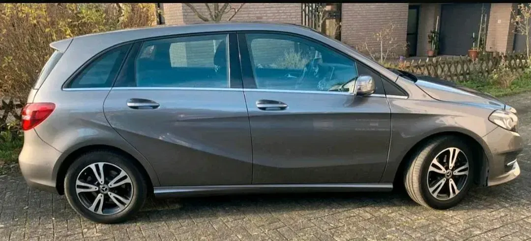 Gebraucht Mercedes B180 2018 Grau Kleinwagen