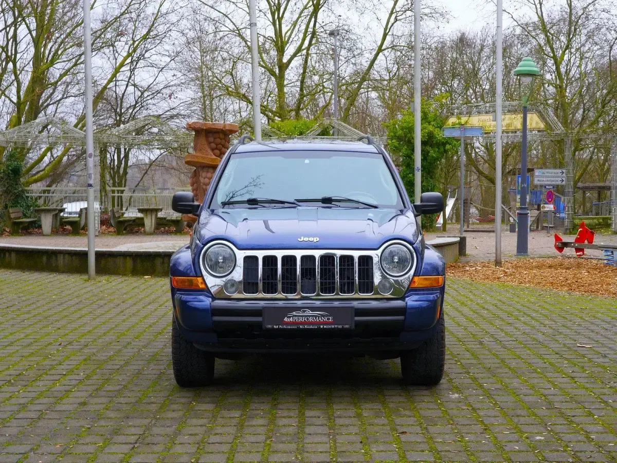 Gebraucht Jeep Cherokee Limited 163 PS (119 kW) 2006 Blau SUV