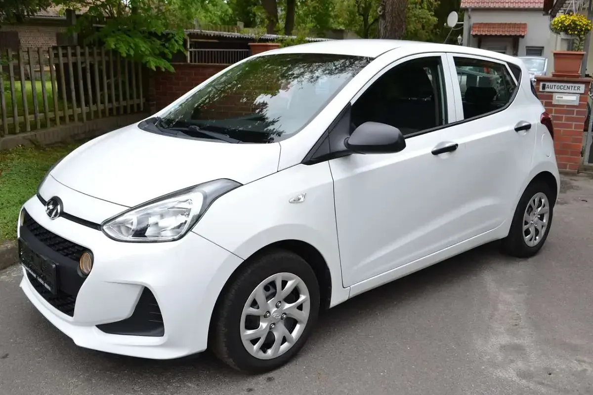 Gebraucht Hyundai i10 Classic 67 PS (49 kW) 2017 Polar white / sol Kleinwagen