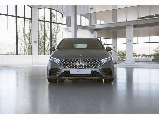 Grau Gebraucht 2019 Mercedes A180 Kleinwagen | 25.780 € (Teuer) - Bild 1/4