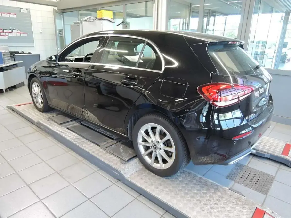 Gebraucht Mercedes A250 Progressive 160 PS (117 kW) 2022 Schwarz Limousine