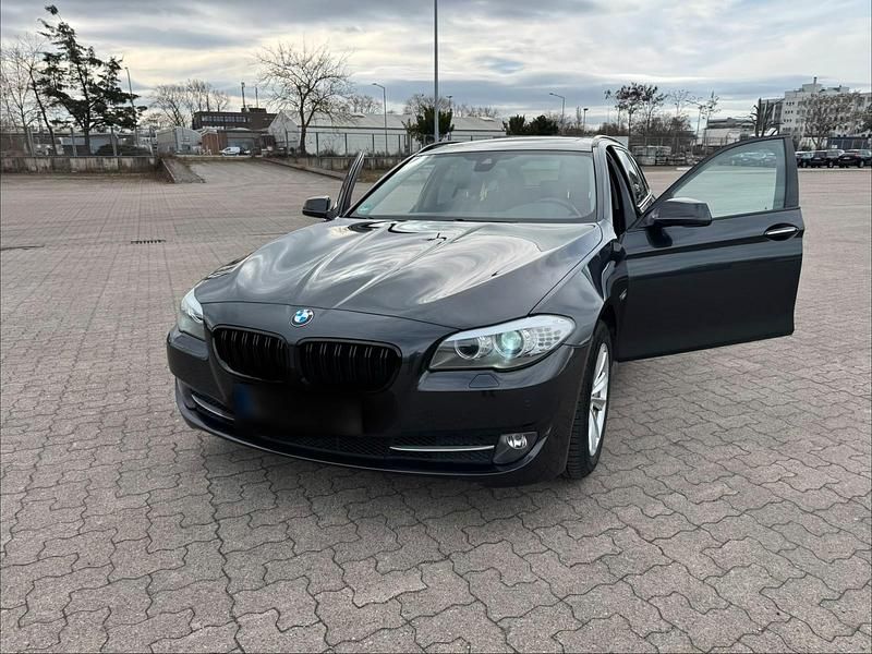 Gebraucht BMW 520 184 PS (135 kW) 2012 Grau Kombi