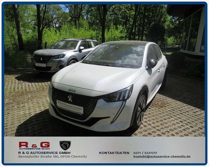 Perlmutt weiss met. Gebraucht 2021 Peugeot 208 Allure Kleinwagen | 17.990 € (Fairer Preis) - Bild 1/4