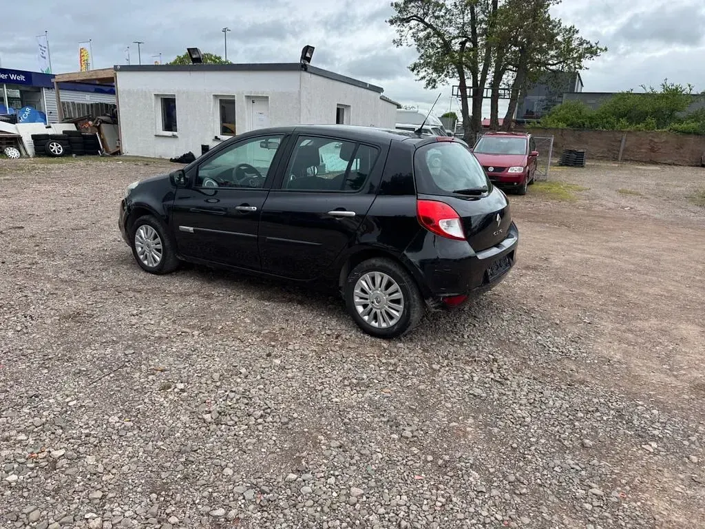 Gebraucht Renault Clio III Dynamique 75 PS (55 kW) 2010 Limousine
