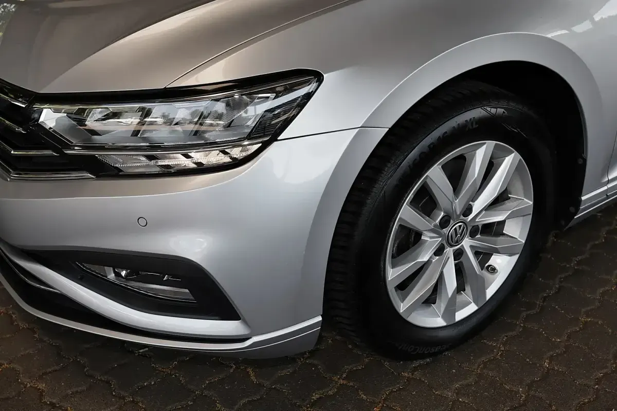 Gebraucht VW Passat Business 150 PS (110 kW) 2019 Reflexsilber Kombi