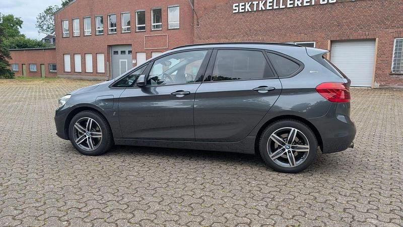 Gebraucht BMW 225 Active Tourer iPerformance 224 PS (164 kW) 2018 Grau Van / Kleinbus
