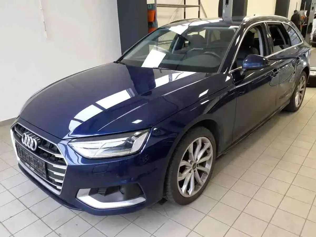 Używany Audi A4 204 KM (150 kW) 2023 Niebieski Kombi