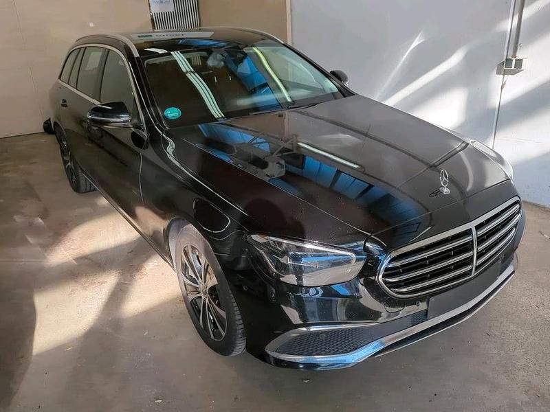 Schwarz Gebraucht 2022 Mercedes E300 Kombi | 19.999 € (Guter Preis) - Bild 1/4