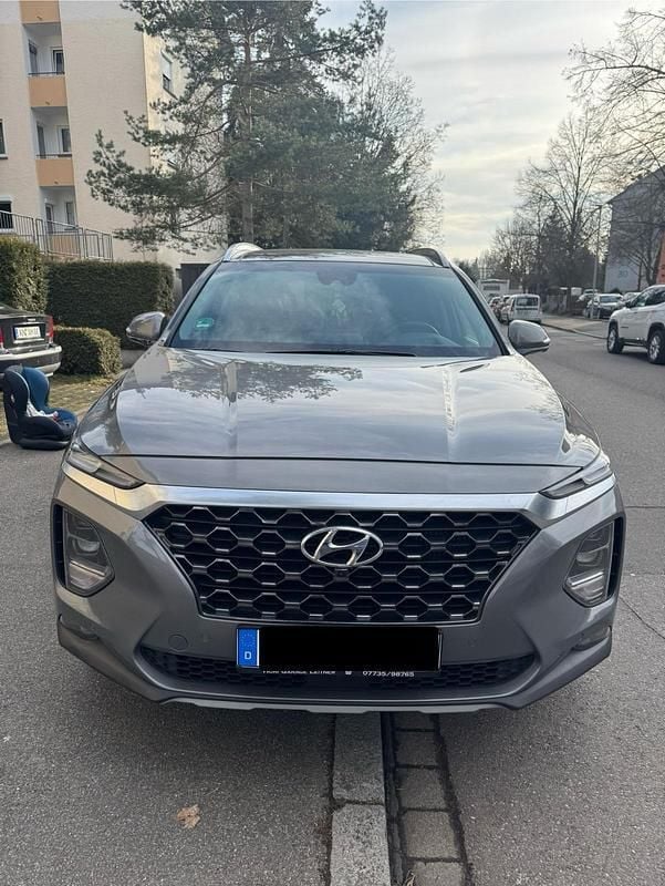Grau Gebraucht 2020 Hyundai Santa Fe SUV | 33.000 € (Fairer Preis) - Bild 1/4