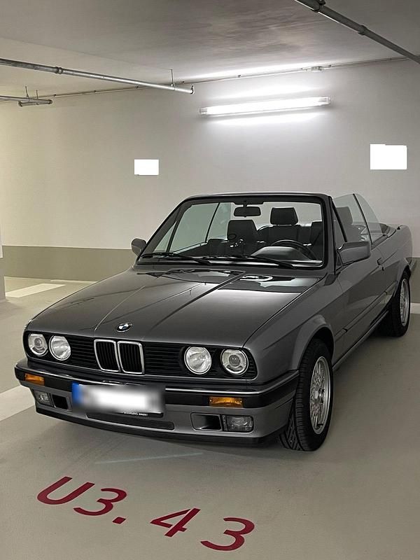 Grau Gebraucht 1992 BMW 318 Cabriolet Shadowline Cabrio | 29.999 € - Bild 1/4