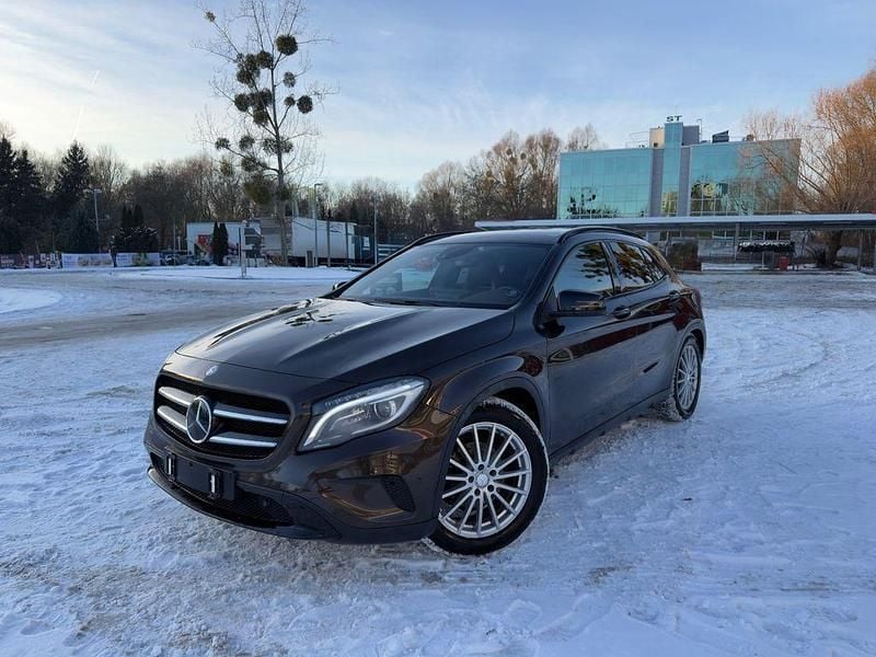 Braun Gebraucht 2014 Mercedes GLA220 SUV | 17.350 € (Fairer Preis) - Bild 1/4